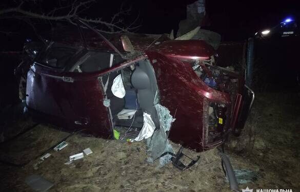 На Звенигородщині на узбіччі перекинулась автівка: двоє осіб постраждали