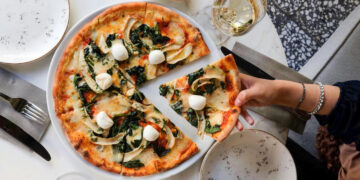 (Не) шкідливі фастфуд і солодке. Як знайти їм місце у збалансованому раціоні (ВІДЕО)