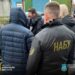 Обшуки в облраді – на хабарі затримали чиновника, який заробляв на пораненому військовому