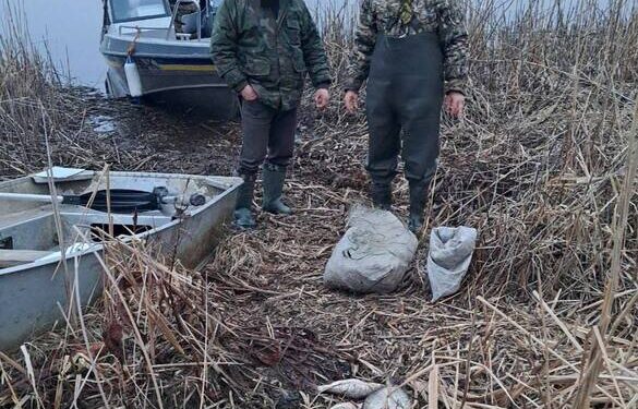 Побачили патрульних та викинули мішок із човна: на Черкащині браконьєри завдали збитків державі на понад 50 тисяч