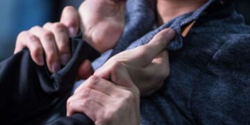 Побив підлітка – у Тернополі розшукують зловмисника