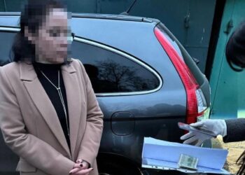 Посадовицю Одеської митниці затримали за підозрою у хабарництві