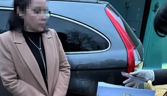 Посадовицю Одеської митниці затримали за підозрою у хабарництві