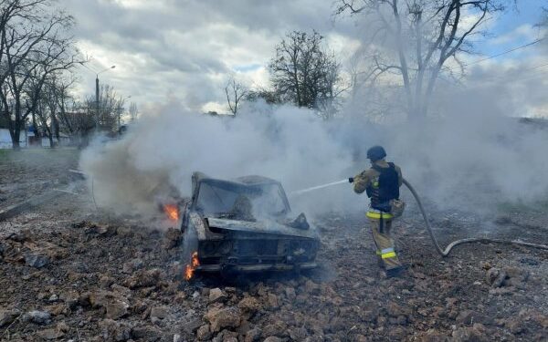Постраждалі містяни, пошкоджені будинки, згорілі авто – поліцейські документують наслідки денної ворожої атаки Миколаєва » Миколаївський Оглядач
