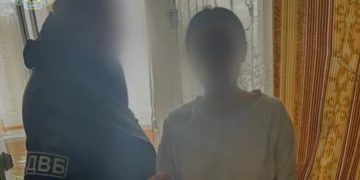 Правоохоронці підозрюють мешканку Херсона, яка займалась міграцією населення під час окупації міста