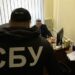Просили майже 5 тисяч доларів: у Золотоноші “на гарячому” затримали посадовця та адвоката