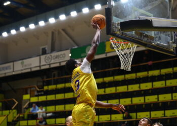 Різноманітні данки — в топ-10 моментів баблів у Києві та Івано-Франківську – Федерація баскетболу України