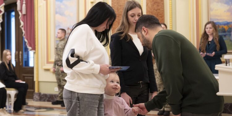 Родинам трьох полеглих Героїв України з Полтавщини передали сертифікати на квартири
