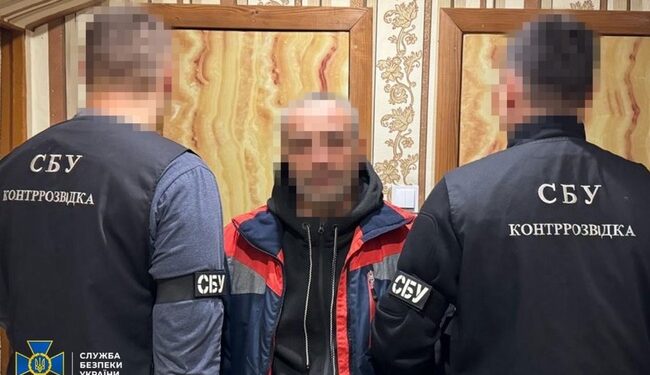 СБУ затримала колаборанта: допомагав кадировцям під час боїв за Миколаїв