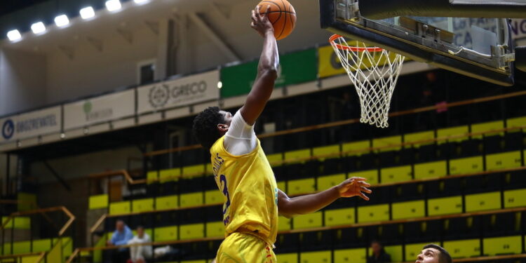 Старий Луцьк завершив регулярний чемпіонат перемогою над Запоріжжям: фотогалерея – Федерація баскетболу України