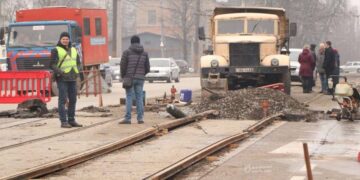 У Дніпрі почали ремонт трамвайних рейок на проспекті Богдана Хмельницького: коли завершать роботи |  |