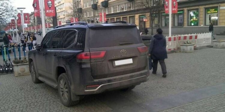 У Дніпрі водіям виписали більше 2500 штрафів за порушення правил паркування | |