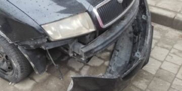 У Львові 23-річний водій скоїв ДТП: вдарив три припарковані авто та втік