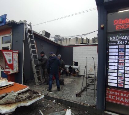 У Львові демонтувати кіоск, у якому люди отруїлися їжею