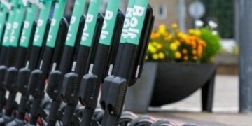 У Львові заборонять хаотично залишати орендовані електросамокати