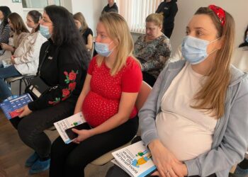 У Рівному майбутнім матусям розповіли про важливість вакцинації