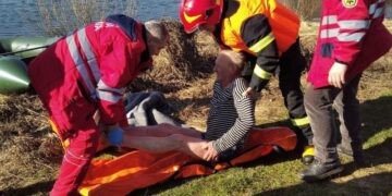 У Судилкові надзвичайники врятували чоловіка, що тонув у місцевій водоймі —Хмельнитчина
