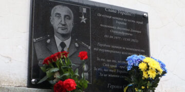 У Запоріжжі відкрили меморіальну дошку Дмитрові Апухтіну – що відомо про героя | Новости Запорожья