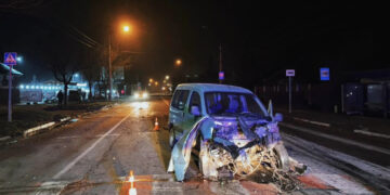 В Івано-Франківську через водія, який проїхав на заборонений сигнал світлофора, зіткнулись два авто (ФОТО)
