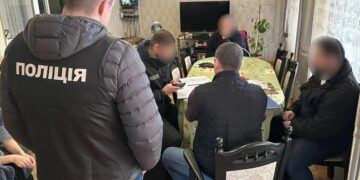 В Одесі посадовці мерії переправляли ухилянтів за кордон та отримували хабарі від реклами