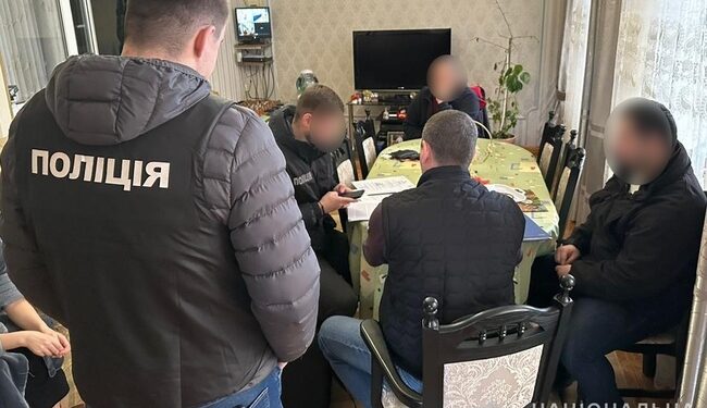 В Одесі посадовці мерії переправляли ухилянтів за кордон та отримували хабарі від реклами