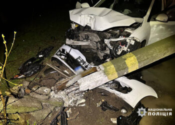 В Умані водій напідпитку в’їхав в електроопору (ФОТО)