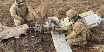 Вибухотехніки показали як знешкоджують залишки ракет та безпілотників, що збили над Хмельниччиною —Хмельнитчина