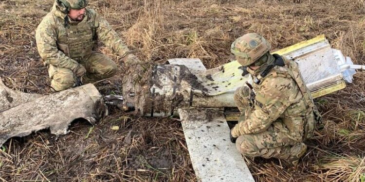 Вибухотехніки показали як знешкоджують залишки ракет та безпілотників, що збили над Хмельниччиною —Хмельнитчина