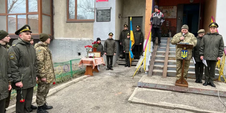 Відкрили меморіальну дошку на честь воїна Сергія Мельничука