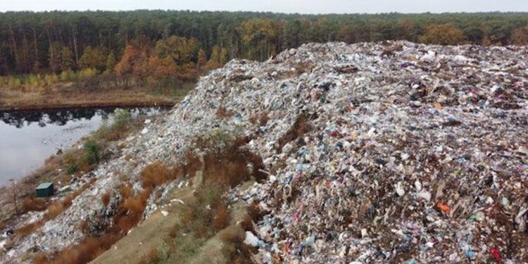 За добу у Житомирі утворюється близько 277 тонн сміття. Як планують вирішити проблему засмічення | Журнал Житомира