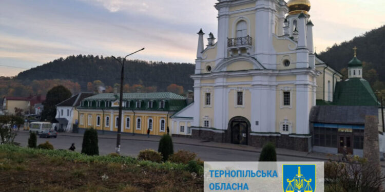 Збудував на території Миколаївського собору собі будинок – підозрюють кременчанина