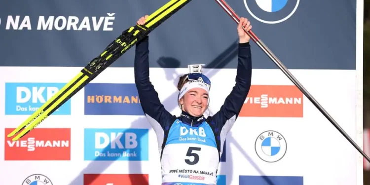 Жанмонно одержала победу в гонке преследования на этапе Кубке мира в США | Биатлон |