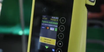 Знижку на оплату проїзду картками VISA в маршрутках Львова продовжили на місяць