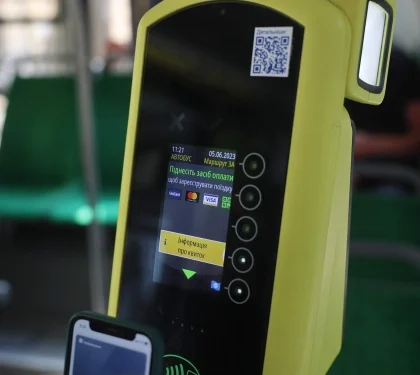 Знижку на оплату проїзду картками VISA в маршрутках Львова продовжили на місяць