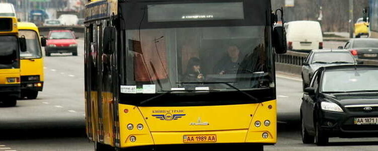 У Києві серйозно змінили проїзд громадського транспорту: подробиці | Новини Київ