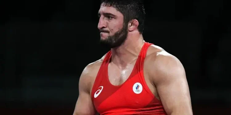 Глава UWW умовлятиме Баха допустити росіянина Садулаєва до ОІ-2024 | Боротьба |