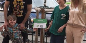 Актор Олексій Гнатковський висадив дерево у Львові на підтримку ЗСУ