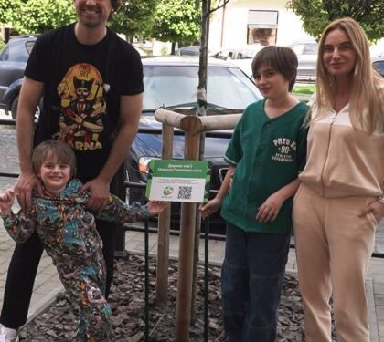 Актор Олексій Гнатковський висадив дерево у Львові на підтримку ЗСУ