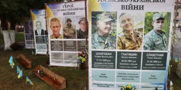 Банери з портретами Героїв пошкодив вітер у Козові, фото