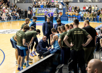 Днiпро перемiг Черкаськi Мавпи в вирiшальному матчi пiвфiнальної серiї Суперлiги: вiдео коментарiв – Федерація баскетболу України