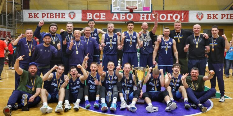 Дніпро здобув чемпіонський титул, маючи в складі 14 гравців, що пройшли дитячо-юнацьку систему клубу – Федерація баскетболу України