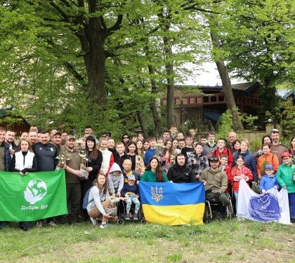 «Добро.Дій» та Superhumans посадили 400 дерев у Винниках