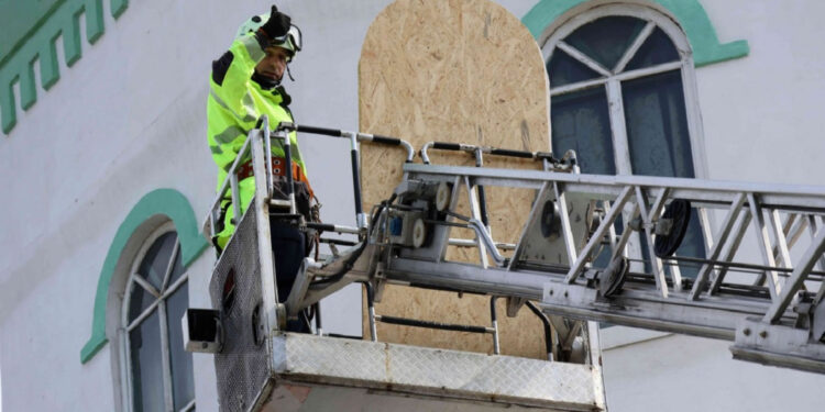 Фахівці ДСНС допомогли усунути наслідки ворожого удару в одному з соборів Запоріжжя | Новости Запорожья