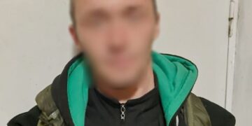 Гастролер з Хмельницького намагався вкрасти дорогий парфум і не лише його —Хмельнитчина
