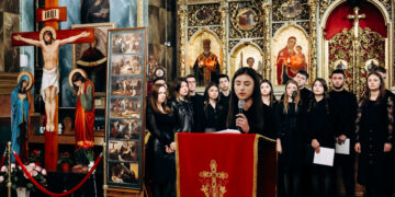 Івано-Франківські студенти-медики провели Хресну дорогу в Архікатедральному соборі (ФОТО)