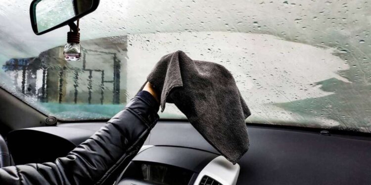 Як водіям позбутися запотівання вікон в автомобілі: інструкція | |