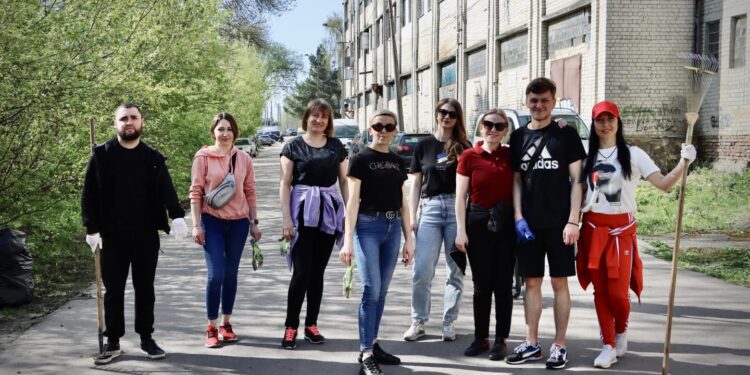 Команда рівненського ЦНАПу долучилася до загальноміської толоки