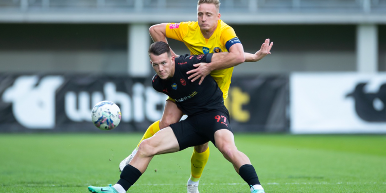 “Металіст 1925” на останніх хвилинах врятувався від поразки від “Дніпра-1”