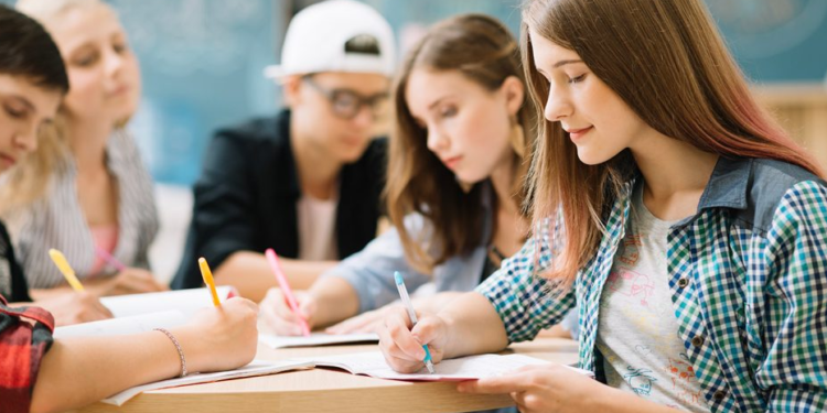 “Молодь не задумується над тим, що потрібно заробляти собі на пенсію”, — начальниця управління праці про страховий стаж