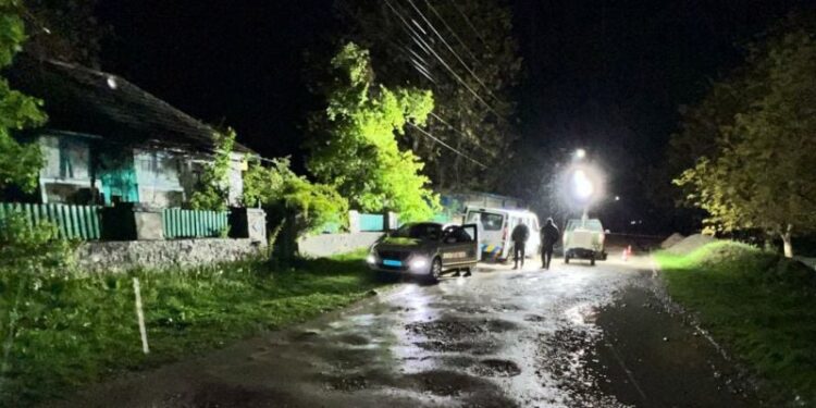 На Хмельниччині чоловік викликав патрульних та почав стріляти у них —Хмельнитчина